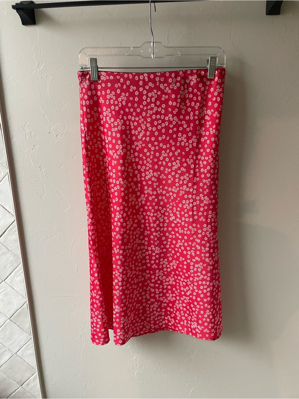 LOFT Red Floral Midi Skirt - Picture 2 of 6